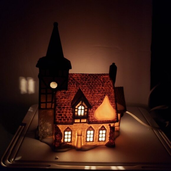 DICKINSON OLD MICHAEL CHURCH POR Intro 1992 Retired December 1996 Lighted - Picture 3 of 12